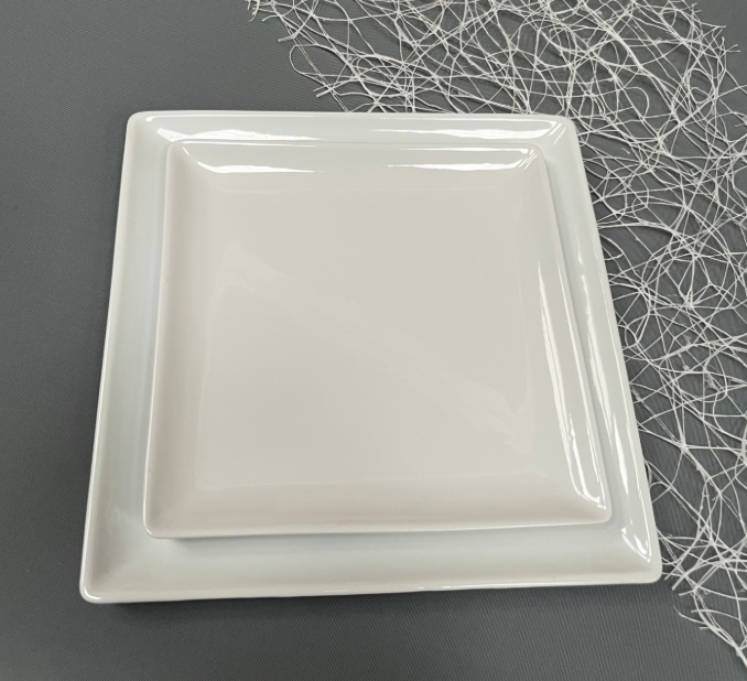 Assiettes porcelaine carrée