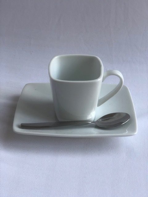 Tasse porcelaine carrée 9cl, sous tasse carrée et cuillère à moka